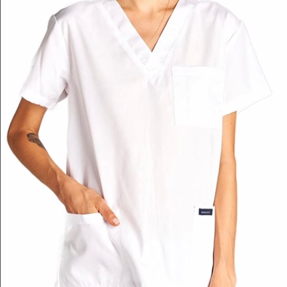 ❤️❤️3 for $20❤️❤️ NWT DAGACCI women’s (unisex) scrub Top. White